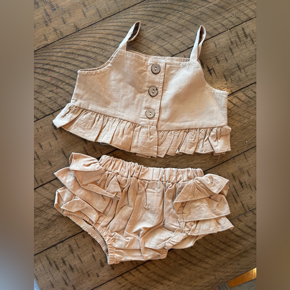 New- baby girls ruffle set